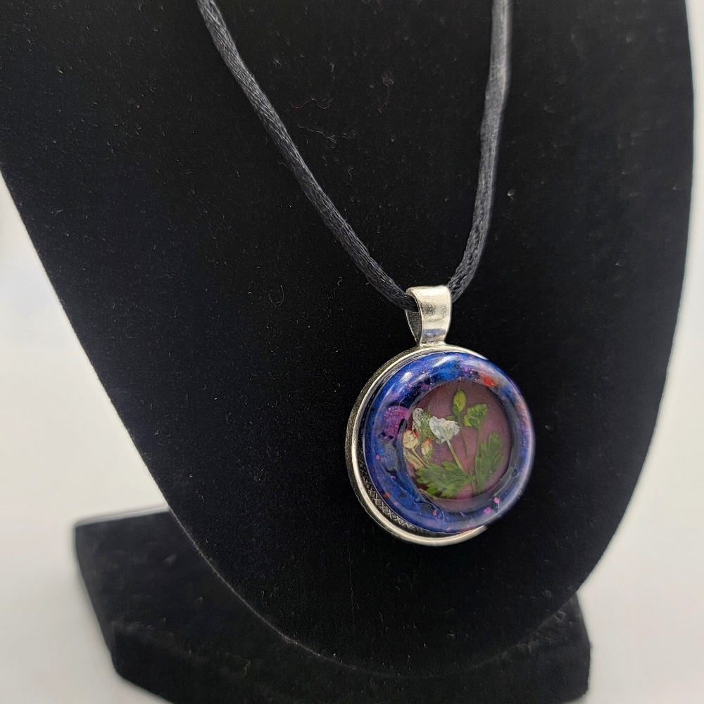 Handmade Window Necklace - Picture 3 of 6